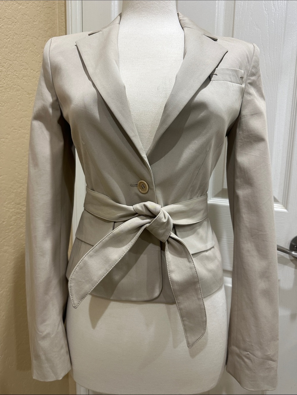 BCBGMAXAZRIA Women’s Cream Belted Blazer Jacket